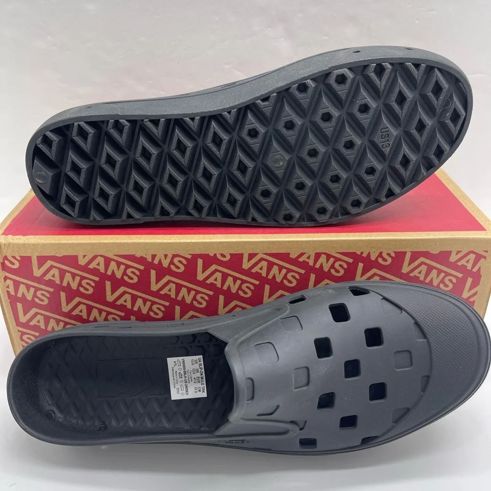 Vans Slip-On Clogs Slip-On Mule Trk
Black
VN0005V8BLK Tracking Sneakers - Picture 3 of 16